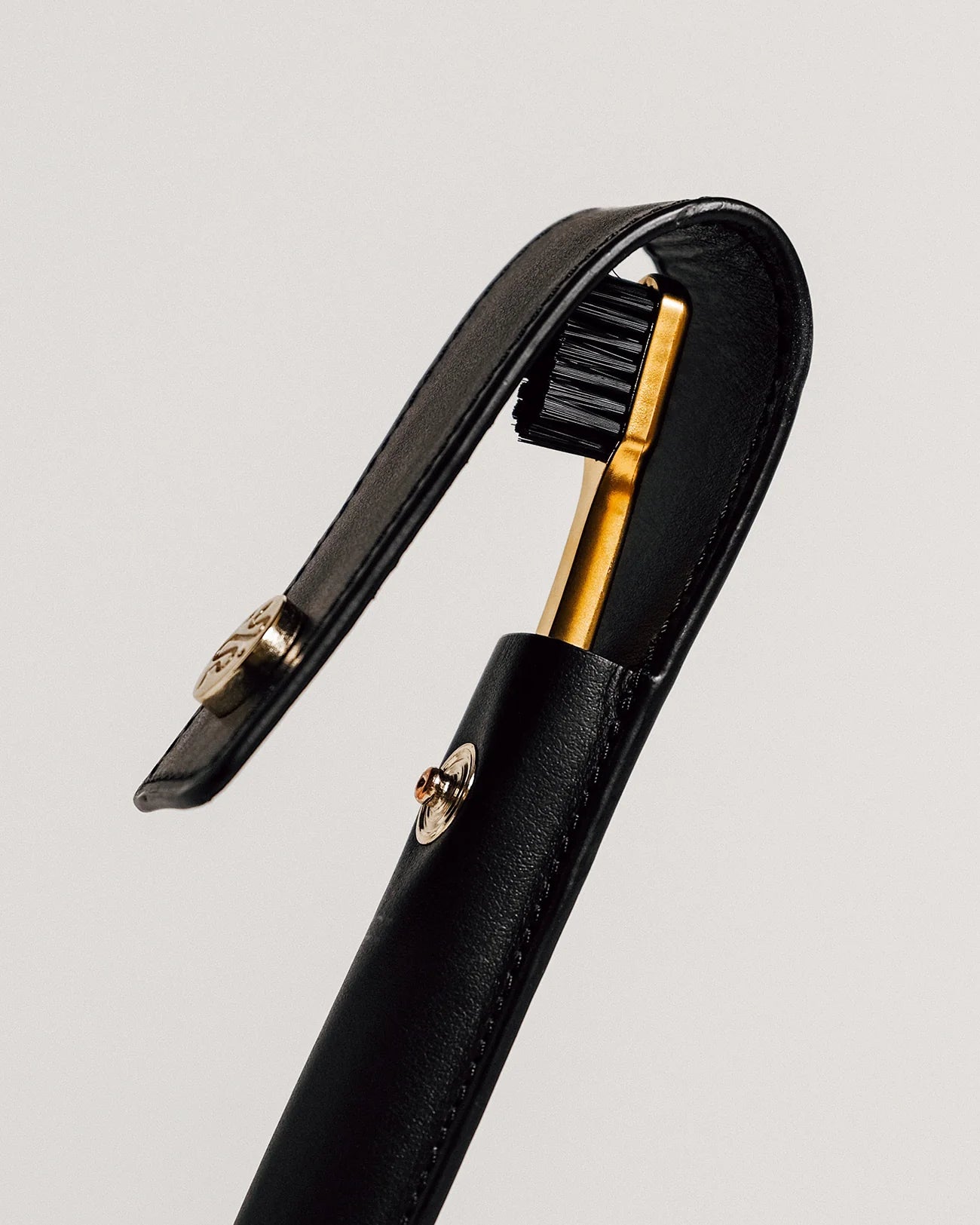 BLACK LEATHER CASE BUTTON & TOOTHBRUSH